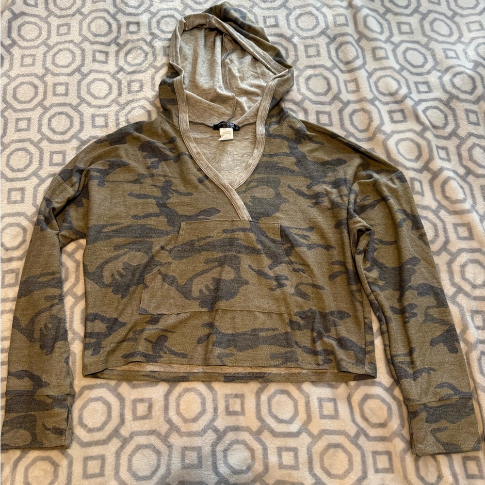 Camo Print cropped Hoodie